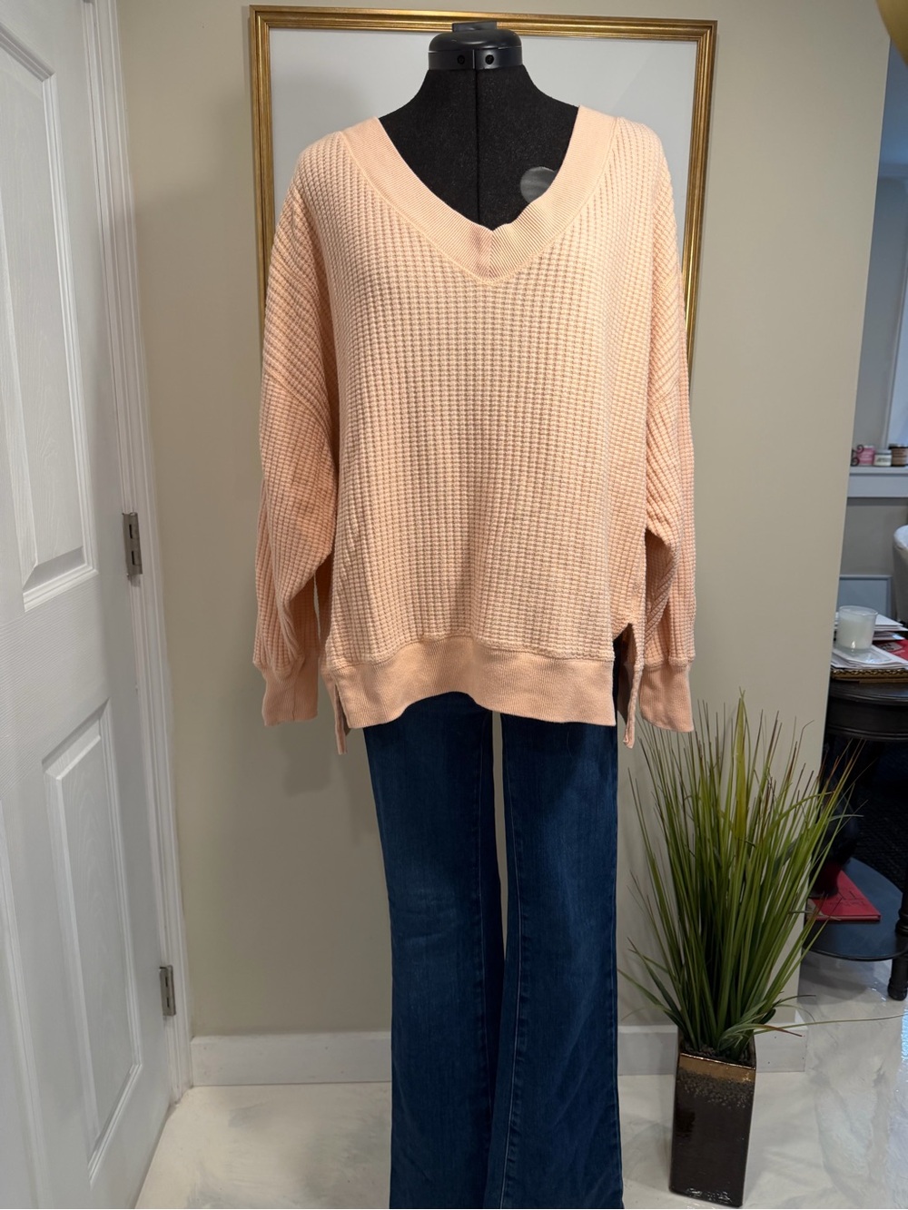 American Eagle Pink V-Neck Sweater Size Medium Like New